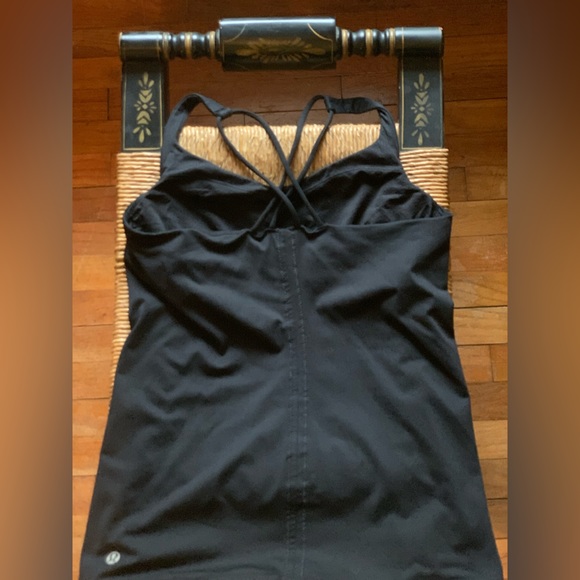 Lululemon tank top with built in bra, size 6. - Picture 3 of 5